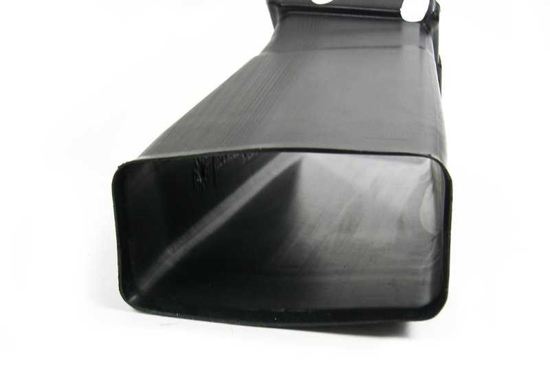 Guía de aire derecha OEM 51718156252 para BMW E36. Original BMW.