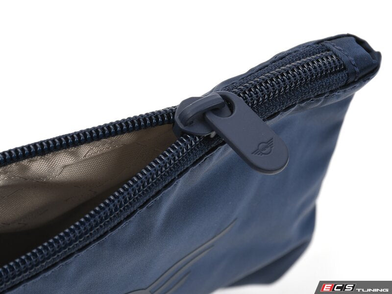 MINI Soft Wing Logo Indigo/Argent Pochette zippée OEM 80225B320D5 pour MINI. MINI d'origine.