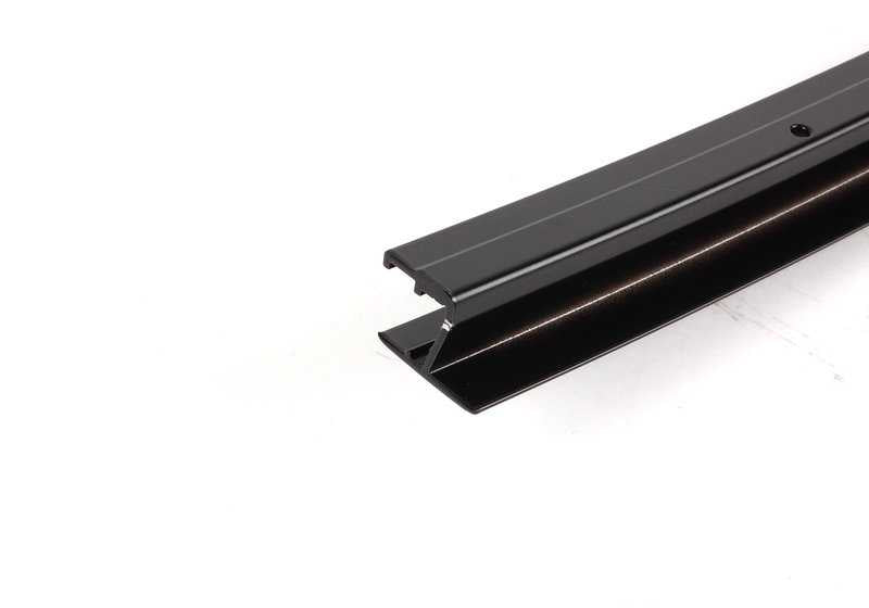 Embellecedor guía ventana derecha OEM 51348160974 para BMW E46 {316i AL11, AL12, AL21, AL22, AL51, AN72, AN82, AY11, AY31, AY32}. Original BMW.