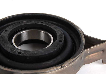 Soporte central de transmisión OEM 26121229243 para BMW E39, E52. Original BMW.