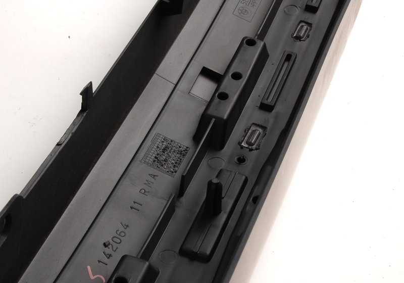 Revestimiento parachoques delantero imprimado para BMW Serie 3 E46 (OEM 51112695245). Original BMW.
