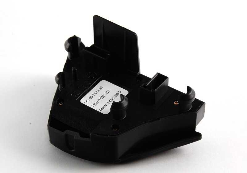 Copertura a destra nera OEM 61312490236 per BMW E36, E39, Z3. Piego di sostituzione BMW originale, parte del volante sportivo set con airbag in pelle.
