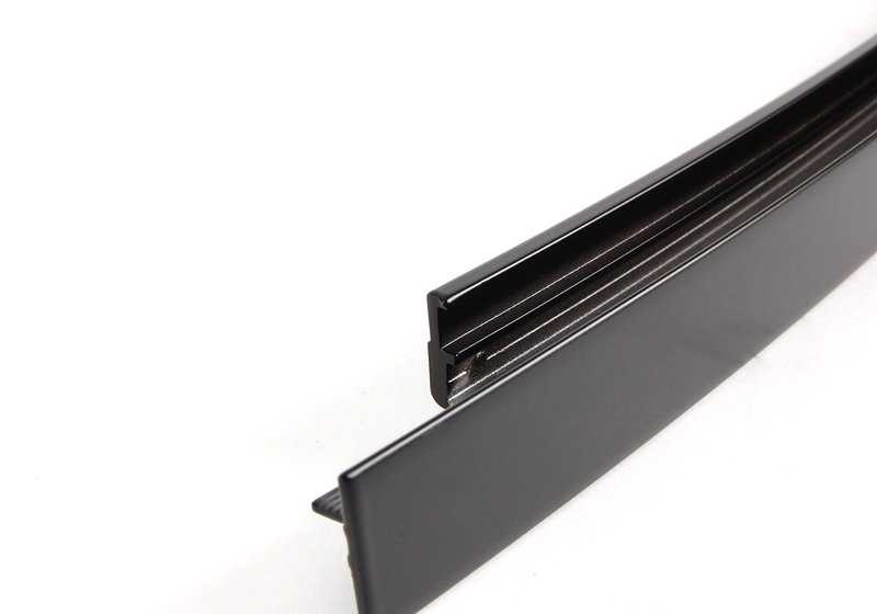 Embellecedor guía ventana derecha OEM 51348160974 para BMW E46 {316i AL11, AL12, AL21, AL22, AL51, AN72, AN82, AY11, AY31, AY32}. Original BMW.