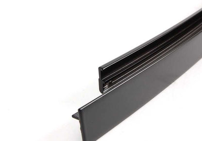 Embellecedor guía ventana derecha OEM 51348160974 para BMW E46 {316i AL11, AL12, AL21, AL22, AL51, AN72, AN82, AY11, AY31, AY32}. Original BMW.