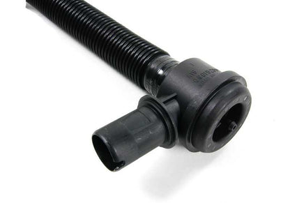 Tubo de descarga de aire OEM 11657556555 para BMW E82, E88, E90, E91, E92, E93. Original BMW.
