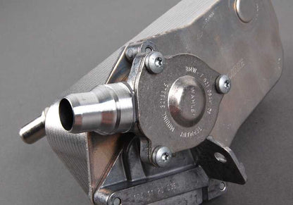 Intercambiador de Calor para BMW Serie 1 E81, E82, E87, E88, Serie 3 E90, E91, E92, E93, X1 E84, Z4 E89 (OEM 17217551647). Original BMW.