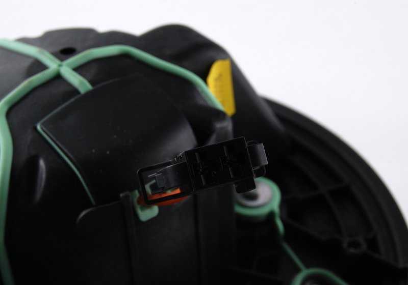 BMW Fan 1 E81, E82, E87, E88, Serie 3 E90, E91, E92, E93, X1 E84, X3 F25, X4 F26, Z4 E89 (OEM 64119227670). BMW originale