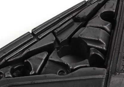 Sigillando il triangolo dello specchio esterno destro per la serie BMW 3 E90, E91 (OEM 51337139348). BMW originale