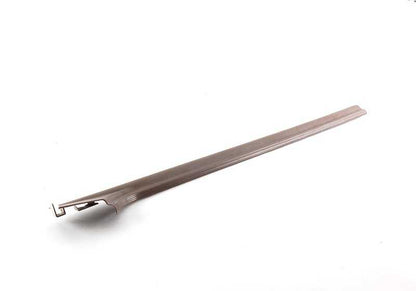 Moldura entrada puerta derecha OEM 51478151398 para BMW E36 {316i, 318is, 320i}. Color pergamino oscuro. Recambio original BMW.