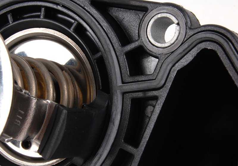 Carcasa del termostato con termostato para BMW Serie 3 E36 (OEM 11531743017). Original BMW