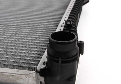 Radiador de refrigeración OEM 17101439101 para BMW X5 E53. Original BMW.