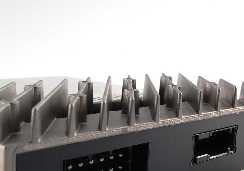 Amplificador HiFi OEM 65128374535 para BMW Serie 5 E39. Repuesto original BMW.