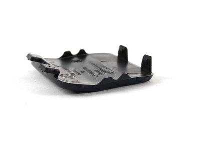 Tapa gancho remolque imprimada OEM 51127208599 para BMW Serie 1 E82, E88, 118d, 120d, 120i. Compatible con modelos desde 2007 a 2013. Repuesto original BMW.