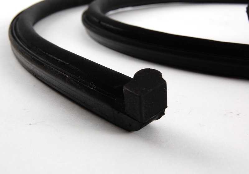 Junta de sellado OEM 51712230857 para BMW E30 (318i, 320i) con motores M40 y M20. Compatible con versiones manuales y automáticas. Original BMW.