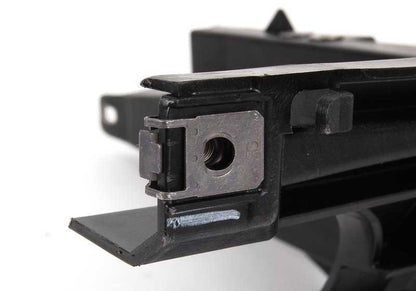 Soporte inferior izquierdo OEM 51657157983 para BMW E70, E71, E72. Compatible con X5 3.0d, 3.0sd, 3.0si, 4.8i, M. Original BMW.
