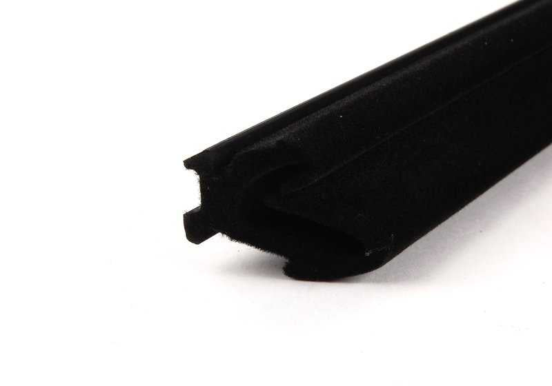 Guía ventana trasera izquierda OEM 51361923917 para BMW E30 (318i, 320i) con cambio manual y automático. Compatible con modelos producidos entre 1986 y 1993. Pieza original BMW.