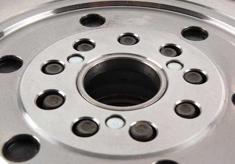 Volante de Doble Masa para BMW E60, E61N, E63, E64 (OEM 21212229955). Original BMW