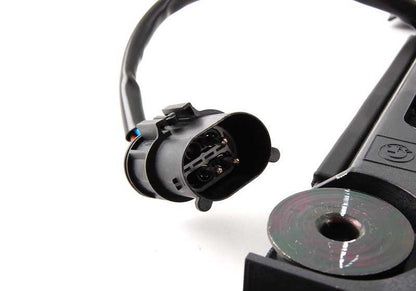 Ventilador adicional OEM 64546921395 para BMW E39 520i (M52) con cambio manual o automático. Compatible con modelos fabricados entre 1996 y 2003. Original BMW.