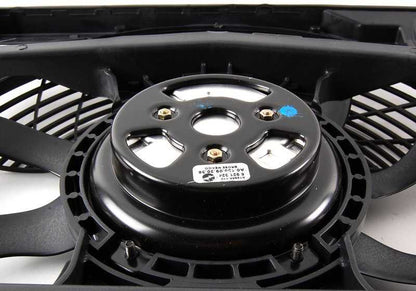 Ventilador adicional OEM 64546921395 para BMW E39 520i (M52) con cambio manual o automático. Compatible con modelos fabricados entre 1996 y 2003. Original BMW.