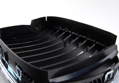 Rejilla decorativa derecha cromada OEM 51132497262 para BMW E39 535i y 540i (1996-2003). Compatible con versiones manuales y automáticas. Original BMW.