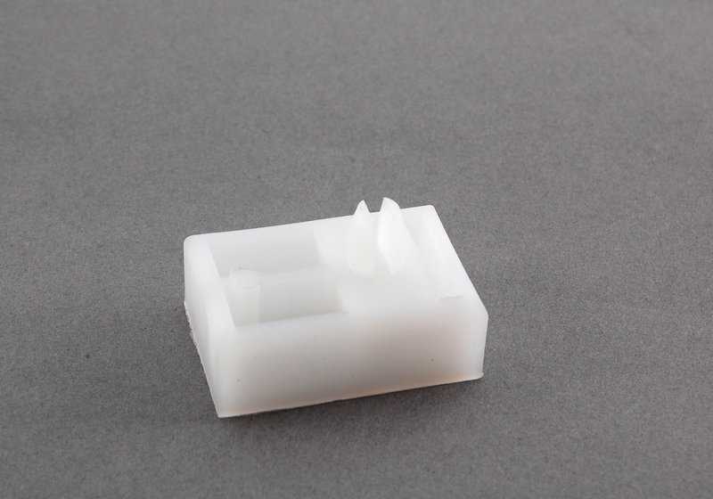 Separador OEM 61211350825 para BMW E26, 114, 1502, 1600, 2002, 2511, 2513, 2800. Compatible con modelos clásicos años 1966-1981. Pieza original BMW.
