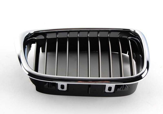 Rejilla decorativa derecha cromada OEM 51132497262 para BMW E39 535i y 540i (1996-2003). Compatible con versiones manuales y automáticas. Original BMW.