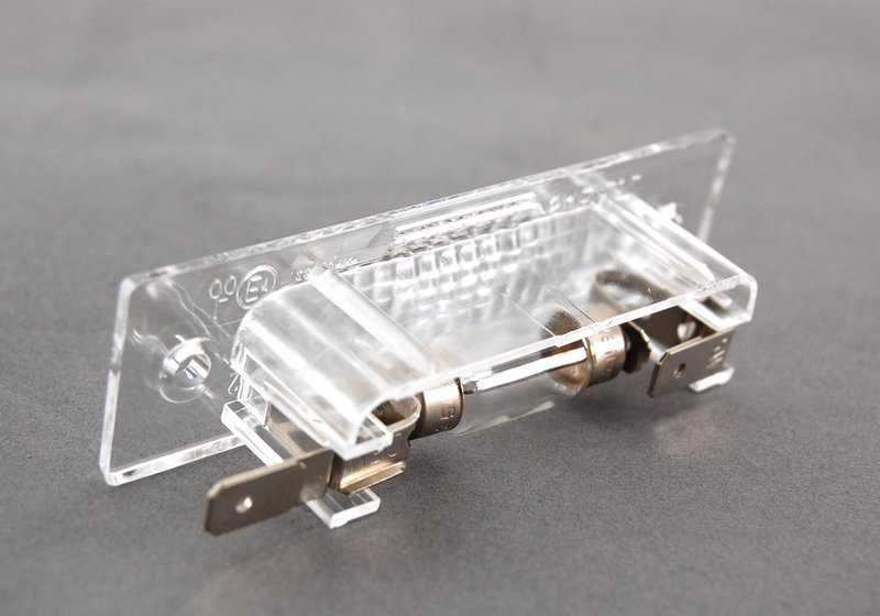Luz de matrícula para BMW E30, E12, E28, E24, E23 (OEM 63261372763). Original BMW