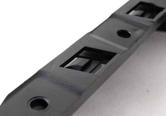 Supporto del pannello laterale anteriore sinistro per BMW E60, E61 (OEM 51117033705). BMW originale.