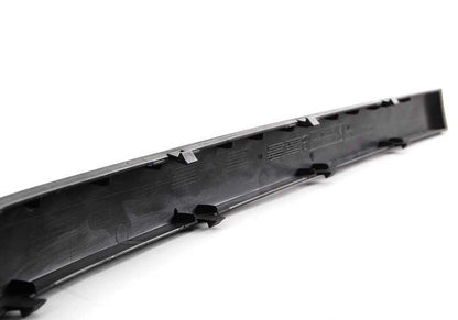 Mormatura posteriore destra OEM 51128159378 per la serie BMW 5 E39. BMW esterno originale. Ideale per sostituire lo stampaggio danneggiato senza conoscenza meccanica.