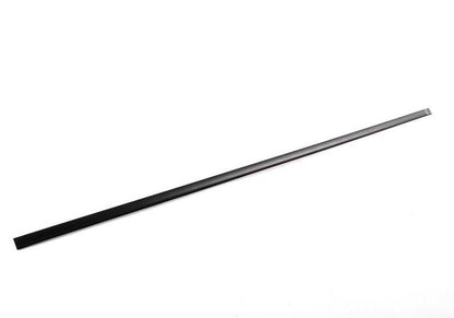 Moldura lateral puerta delantera izquierda OEM 51138402649 para BMW X5 E53 (modelos 3.0d y 3.0i) con cambio manual o automático. Apta para versiones de 2001 a 2006. Recambio original BMW.