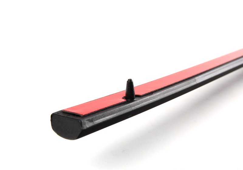 Moldura lateral puerta delantera izquierda OEM 51138402649 para BMW X5 E53 (modelos 3.0d y 3.0i) con cambio manual o automático. Apta para versiones de 2001 a 2006. Recambio original BMW.