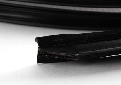 Junta de marco de techo derecho OEM 51718174758 para BMW E36 {316i}. Original BMW.