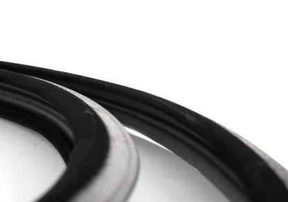 Junta de marco de techo derecho OEM 51718174758 para BMW E36 {316i}. Original BMW.