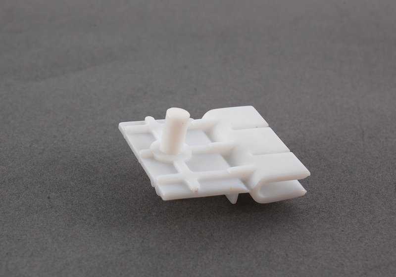 Clip de sujeción M Technic OEM 51712239711 para BMW E30. Pieza original BMW. Ideal para fijación en spoiler delantero M Technic.