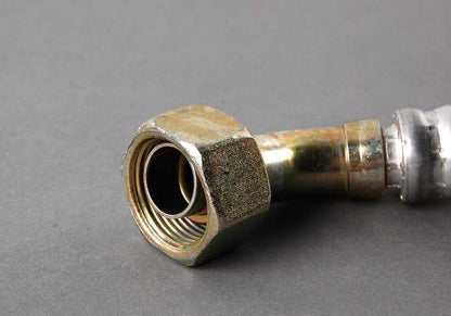 Tubería de succión del evaporador al compresor OEM 64538391051 para BMW E30 316i (todos los modelos con motor M10). Original BMW.