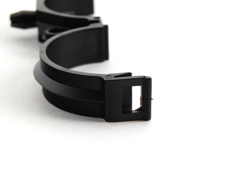 Soporte para manguera para BMW E87, E30, E46, E90, E91, E92, E93, E28, E34, E60, E61, G30, G31, G38, E63, E64, G32, E32, G11, G12, E31, E84, E70, F15, E71 (OEM 11531714433). Original BMW