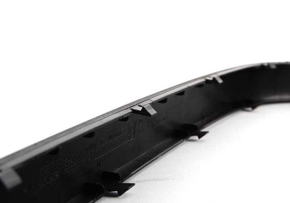 Moldura parachoques trasero izquierdo OEM 51128159377 para BMW E39 {520d, 520i, 523i en todas sus variantes}. Original BMW.