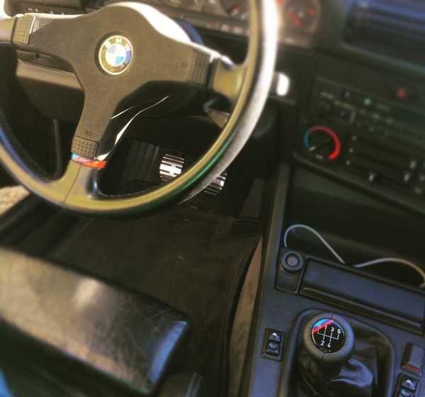 Leather change knob with 5 -speed Embelector OEM 25112225873 for BMW E30. Original BMW.