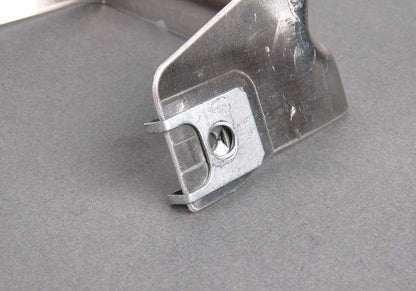 Soutien de la couverture des basses centraux OEM 51757127356 pour BMW E81, E82, E87, E87N, E88, E90, E90n, E91, E91n, E92, E92N, E93, E93n, E84. BMW d'origine.