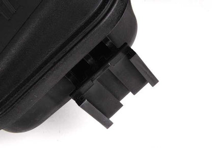 Depósito de expansión refrigerante OEM 17112283344 para BMW E46. Compatible con todos los modelos de la serie 3 E46. Recambio original BMW.