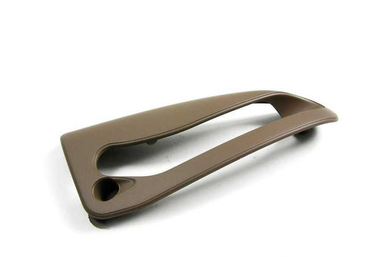 Embellecedor salida cinturón izquierdo OEM 51438176287 para BMW E36. Color beige. Original BMW.