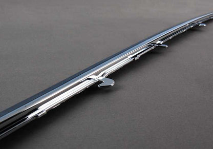 Moldura derecha OEM 51121908076 para BMW E32. Original BMW.