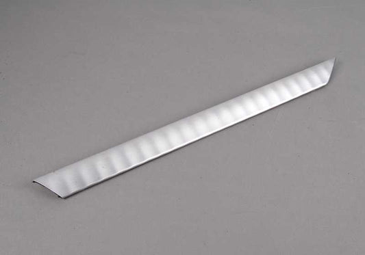 Moldura decorativa puerta trasera derecha aluminio OEM 51457047158 para BMW E46. Original BMW.