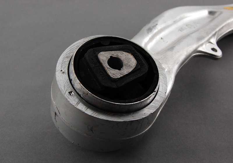 Tirante de suspensión derecho con silentblock OEM 31106770686 para BMW E60, E60N, E61, E61N. Original BMW.
