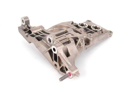 Soporte del alternador OEM 12317533837 para BMW E60, E60N, E61, E61N, E63, E63N, E64, E64N, E65, E66, E53, E70. Original BMW.