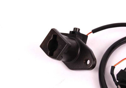 Anclaje izquierdo para techo duro (Hardtop) OEM 54217143355 para BMW E46. Original BMW.
