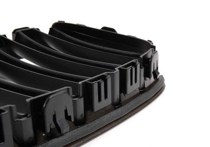 Parrilla decorativa delantera derecha negro brillo OEM 51712150252 para BMW Z4 E89. Original BMW.