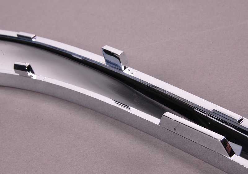 Blende sinistra per la serie BMW 7 E38 (OEM 51118168105). BMW originale