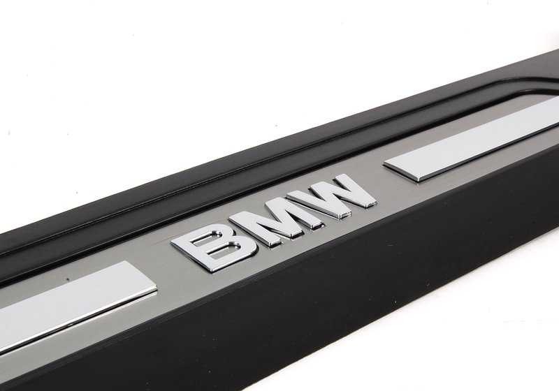 Embellecedor entrada trasera derecha OEM 51478168040 para BMW E39. Original BMW.