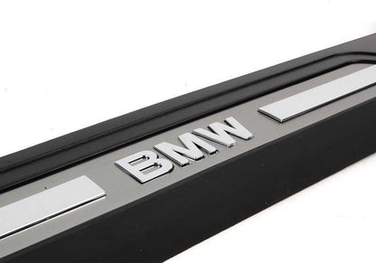 Embellecedor entrada trasera derecha OEM 51478168040 para BMW E39. Original BMW.